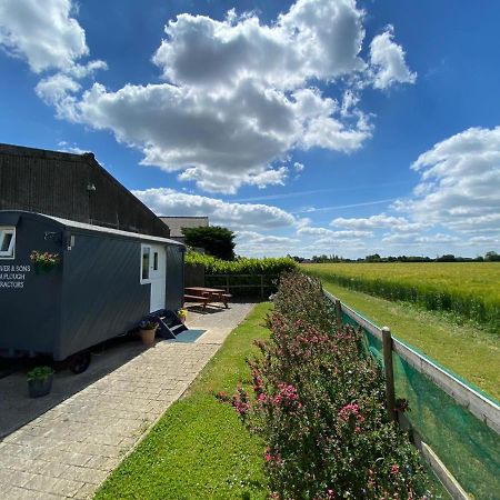 Shepherd'S Hut At Puttocks Farm Villa Great Dunmow Buitenkant foto