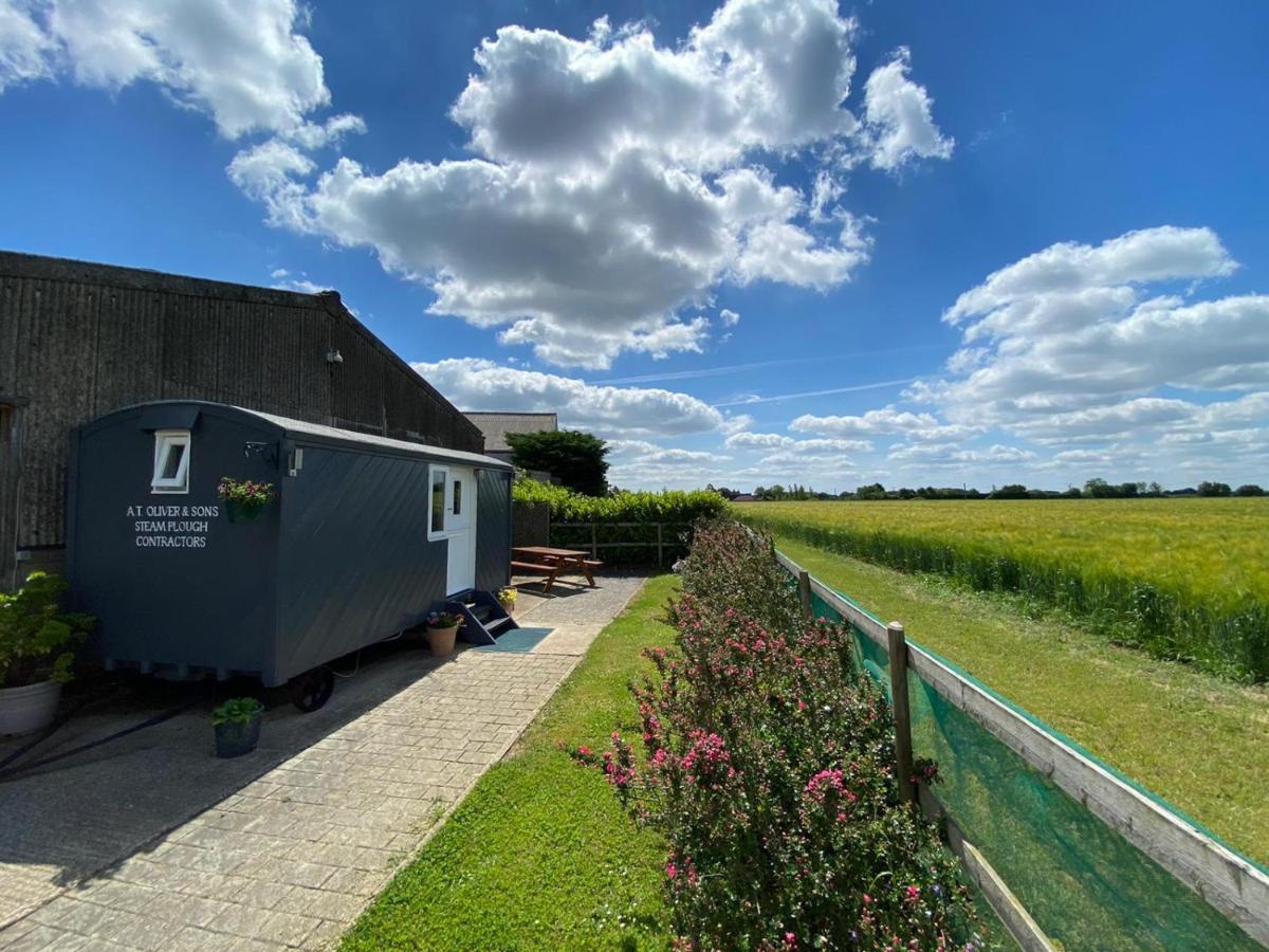 Shepherd'S Hut At Puttocks Farm Villa Great Dunmow Buitenkant foto