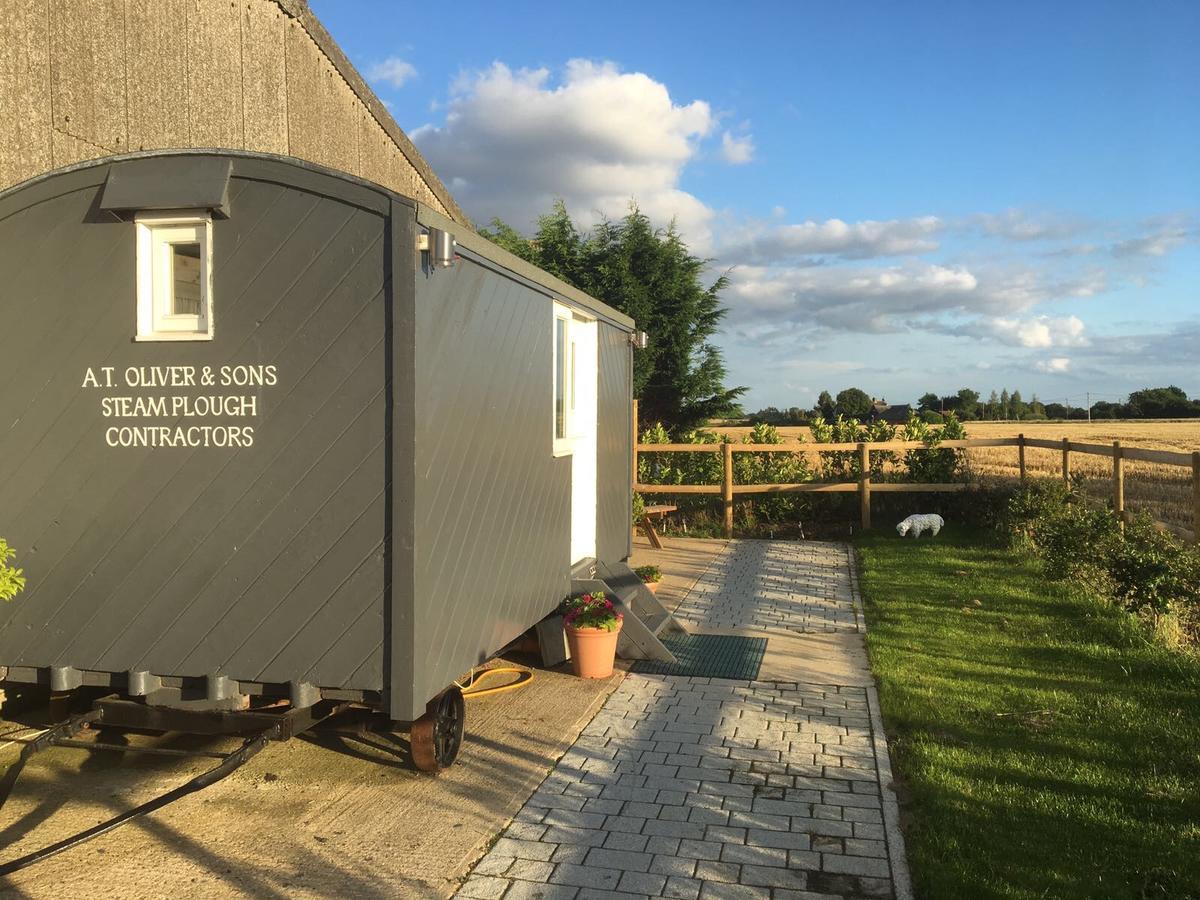 Shepherd'S Hut At Puttocks Farm Villa Great Dunmow Buitenkant foto